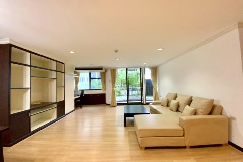 Condo in Bangkok, Thailand, 2 bedrooms  № 157575 - photo 10