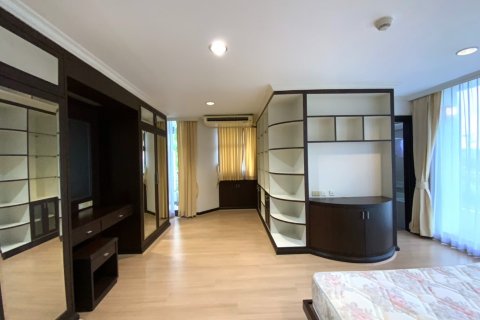 Condo in Bangkok, Thailand, 2 bedrooms  № 157575 - photo 3