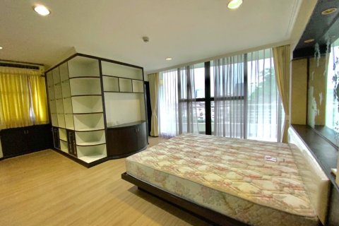 Condo in Bangkok, Thailand, 2 bedrooms  № 157575 - photo 2