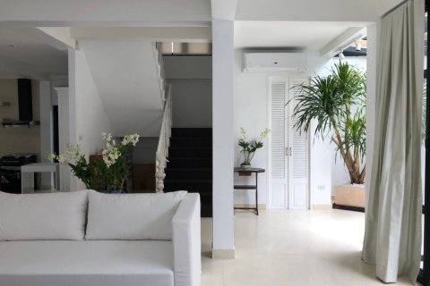 Condo in Bangkok, Thailand, 2 bedrooms  № 157578 - photo 8