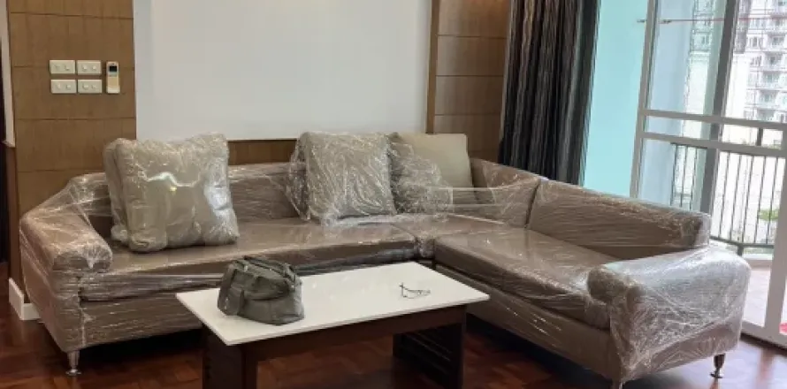 Condo in Khlong Toei, Bangkok, Thailand, 3 bedrooms № 214523