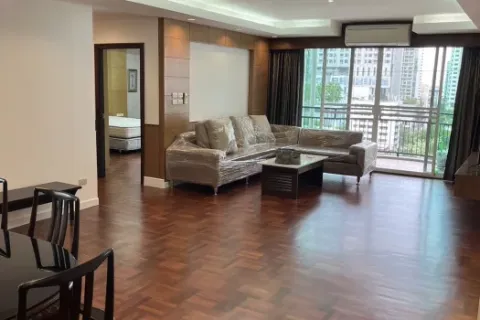 Condo in Khlong Toei, Bangkok, Thailand, 3 bedrooms № 214523 - photo 2
