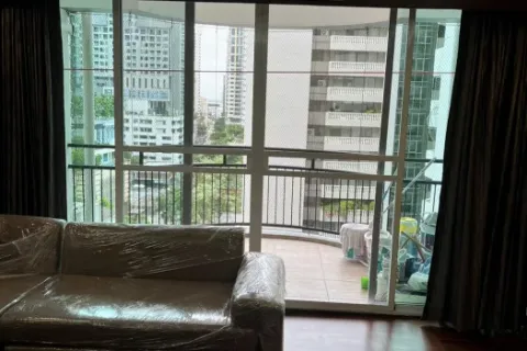 Condo in Khlong Toei, Bangkok, Thailand, 3 bedrooms № 214523 - photo 4