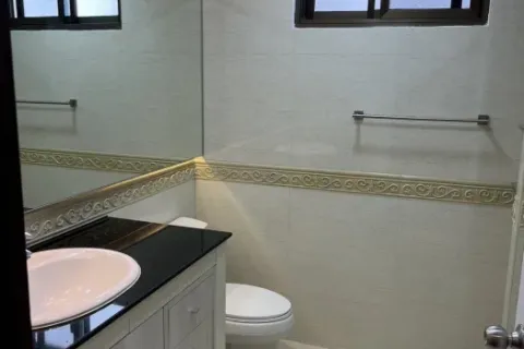 Condo in Khlong Toei, Bangkok, Thailand, 3 bedrooms № 214523 - photo 24