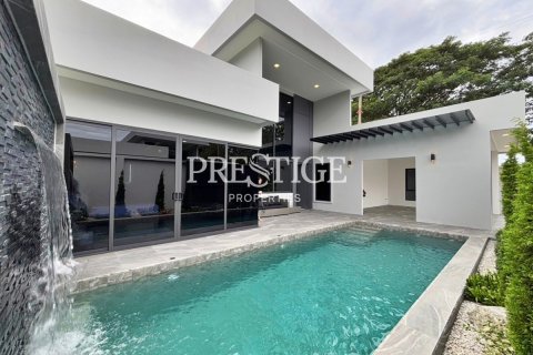 House in Pattaya, Thailand 3 bedrooms № 198291
