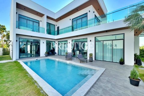House in Pattaya, Thailand 4 bedrooms № 198286