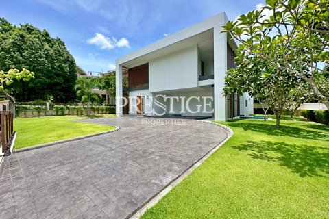 House in Pattaya, Thailand 4 bedrooms № 198287