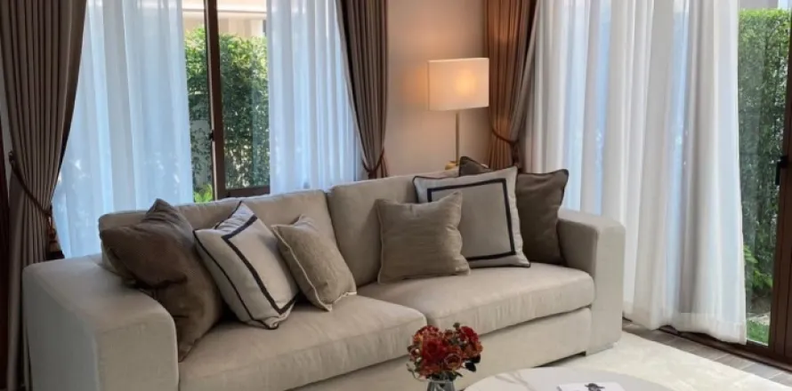 Haus in Bang Kapi, Bangkok, Thailand 4 Schlafzimmer № 215408