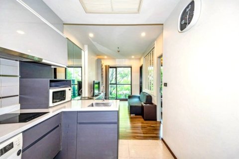 Condo in Khlong Toei, Bangkok, Thailand, 1 bedroom  № 173034 - photo 2