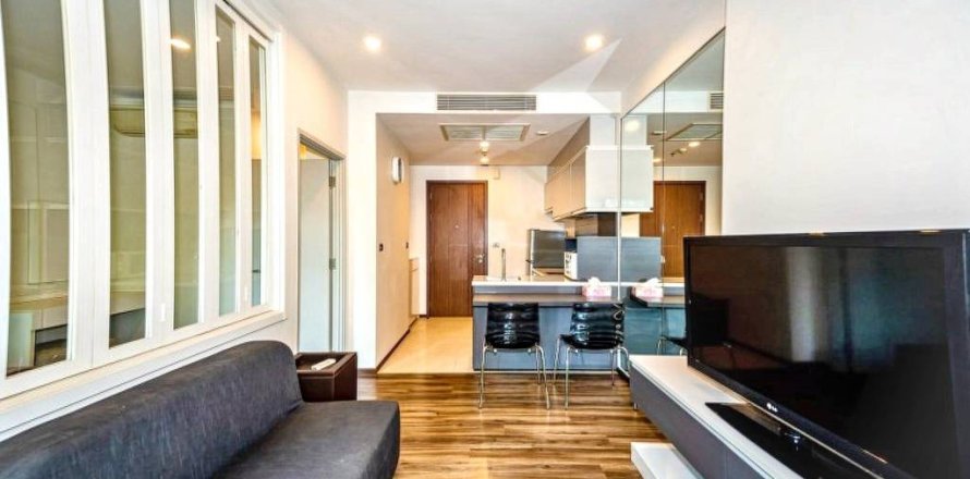 Condo in Khlong Toei, Bangkok, Thailand, 1 bedroom  № 173034