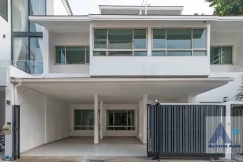 Casa de 4 dormitorios en Watthana, Bangkok, Tailandia № 214340
