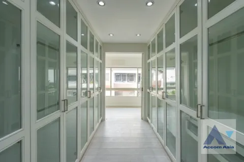 Casa de 4 dormitorios en Watthana, Bangkok, Tailandia № 214340 - foto 24
