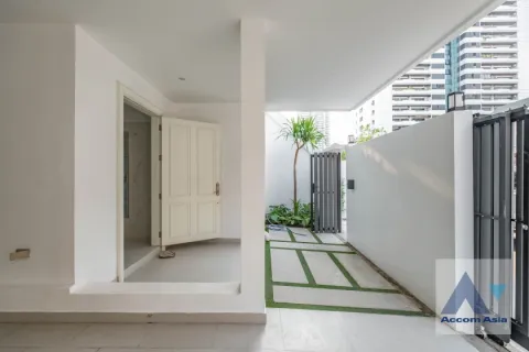 Casa de 4 dormitorios en Watthana, Bangkok, Tailandia № 214340 - foto 5