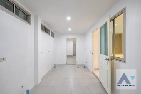 Casa de 4 dormitorios en Watthana, Bangkok, Tailandia № 214340 - foto 12