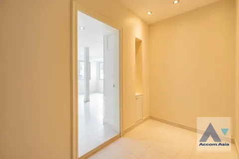 Casa de 4 dormitorios en Watthana, Bangkok, Tailandia № 214340 - foto 15