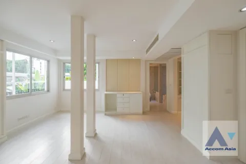 Casa de 4 dormitorios en Watthana, Bangkok, Tailandia № 214340 - foto 16