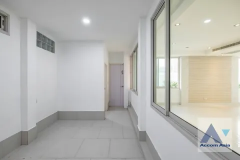 Casa de 4 dormitorios en Watthana, Bangkok, Tailandia № 214340 - foto 13