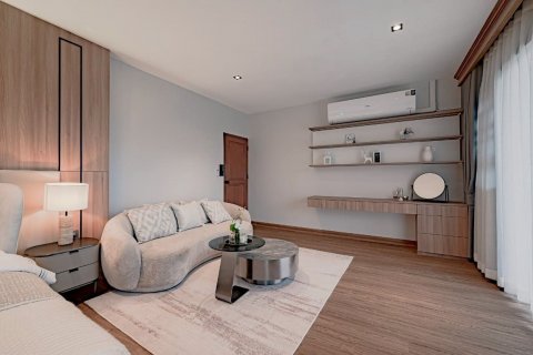 House in Phra Khanong, Bangkok, Thailand 6 bedrooms № 136010 - photo 2