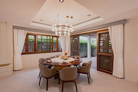 House in Phra Khanong, Bangkok, Thailand 6 bedrooms № 136010 - photo 9
