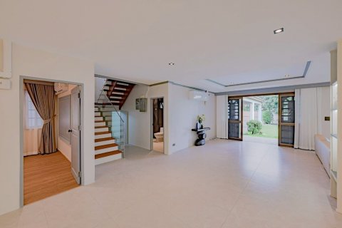 House in Phra Khanong, Bangkok, Thailand 6 bedrooms № 136010 - photo 14