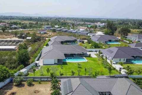 Вилла в Хуа Хине, Таиланд с 4 спальнями  № 140682 - фото 2