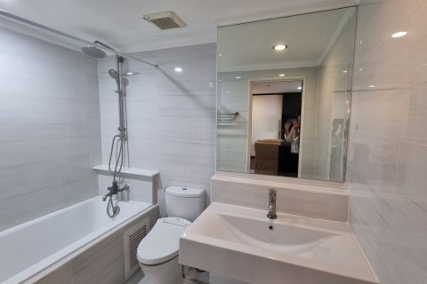 Condo à Khlong Toei, Bangkok, Thaïlande, 2 chambres № 200786 - photo 2
