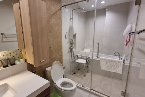 Condo à Khlong Toei, Bangkok, Thaïlande, 2 chambres № 200789 - photo 8