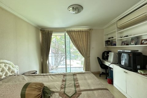 Condo à Watthana, Bangkok, Thaïlande, 3 chambres № 200791 - photo 17