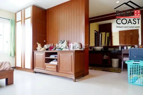 Casa de 5 dormitorios en Pattaya, Tailandia № 213118 - foto 17