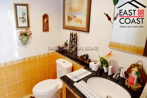 Casa de 5 dormitorios en Pattaya, Tailandia № 213118 - foto 9