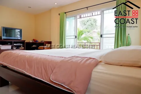 Casa de 5 dormitorios en Pattaya, Tailandia № 213118 - foto 12