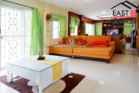 Casa de 5 dormitorios en Pattaya, Tailandia № 213118 - foto 5