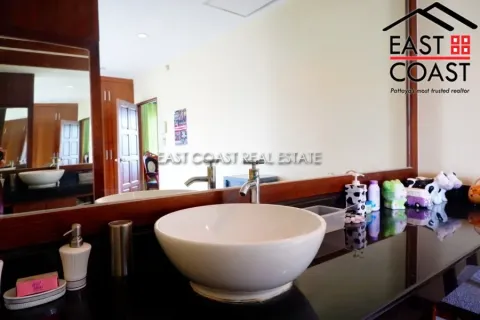 Casa de 5 dormitorios en Pattaya, Tailandia № 213118 - foto 15