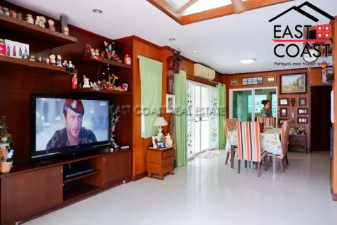 Casa de 5 dormitorios en Pattaya, Tailandia № 213118 - foto 3