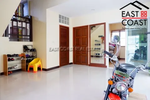 Casa de 5 dormitorios en Pattaya, Tailandia № 213118 - foto 6