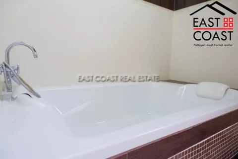 Casa de 5 dormitorios en Pattaya, Tailandia № 213118 - foto 14