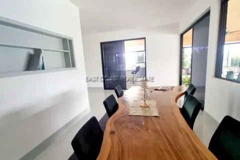 Casa de 5 dormitorios en Pattaya, Tailandia № 213120 - foto 14