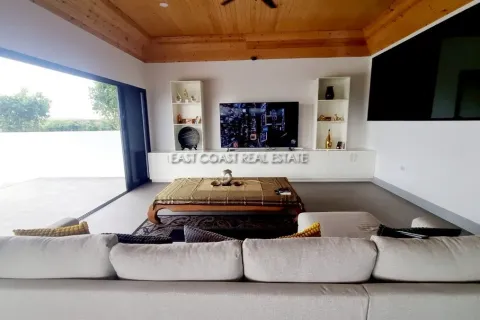 Casa de 5 dormitorios en Pattaya, Tailandia № 213120 - foto 6