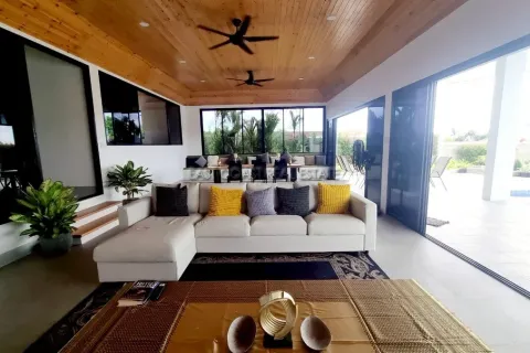 Casa de 5 dormitorios en Pattaya, Tailandia № 213120 - foto 8