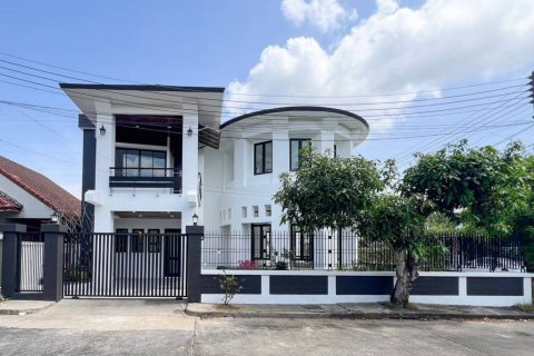 House in Kathu, Thailand 4 bedrooms № 120404 - photo 2