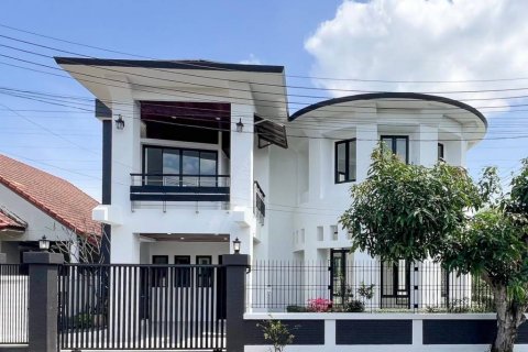 House in Kathu, Thailand 4 bedrooms № 120404 - photo 1