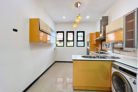 House in Kathu, Thailand 4 bedrooms № 120404 - photo 10
