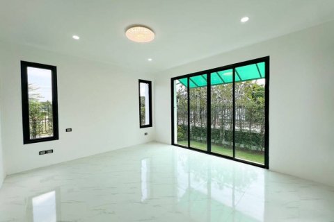 House in Kathu, Thailand 4 bedrooms № 120404 - photo 5