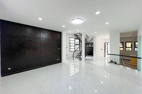House in Kathu, Thailand 4 bedrooms № 120404 - photo 6
