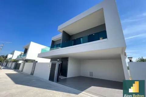 Casa de 5 dormitorios en Pattaya, Tailandia № 211554 - foto 3