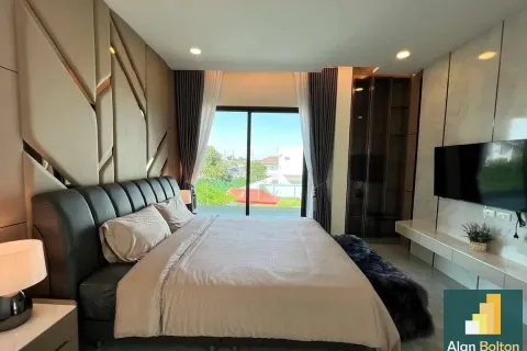 Casa de 5 dormitorios en Pattaya, Tailandia № 211554 - foto 11
