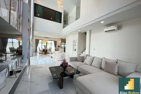 Casa de 5 dormitorios en Pattaya, Tailandia № 211554 - foto 4