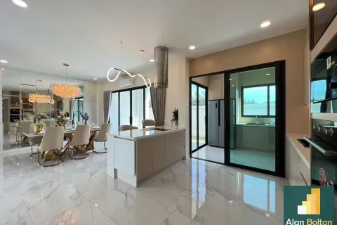 Casa de 5 dormitorios en Pattaya, Tailandia № 211554 - foto 8
