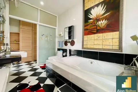 Casa de 3 dormitorios en Pattaya, Tailandia № 211556 - foto 15