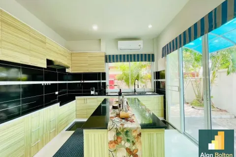 Casa de 3 dormitorios en Pattaya, Tailandia № 211556 - foto 8